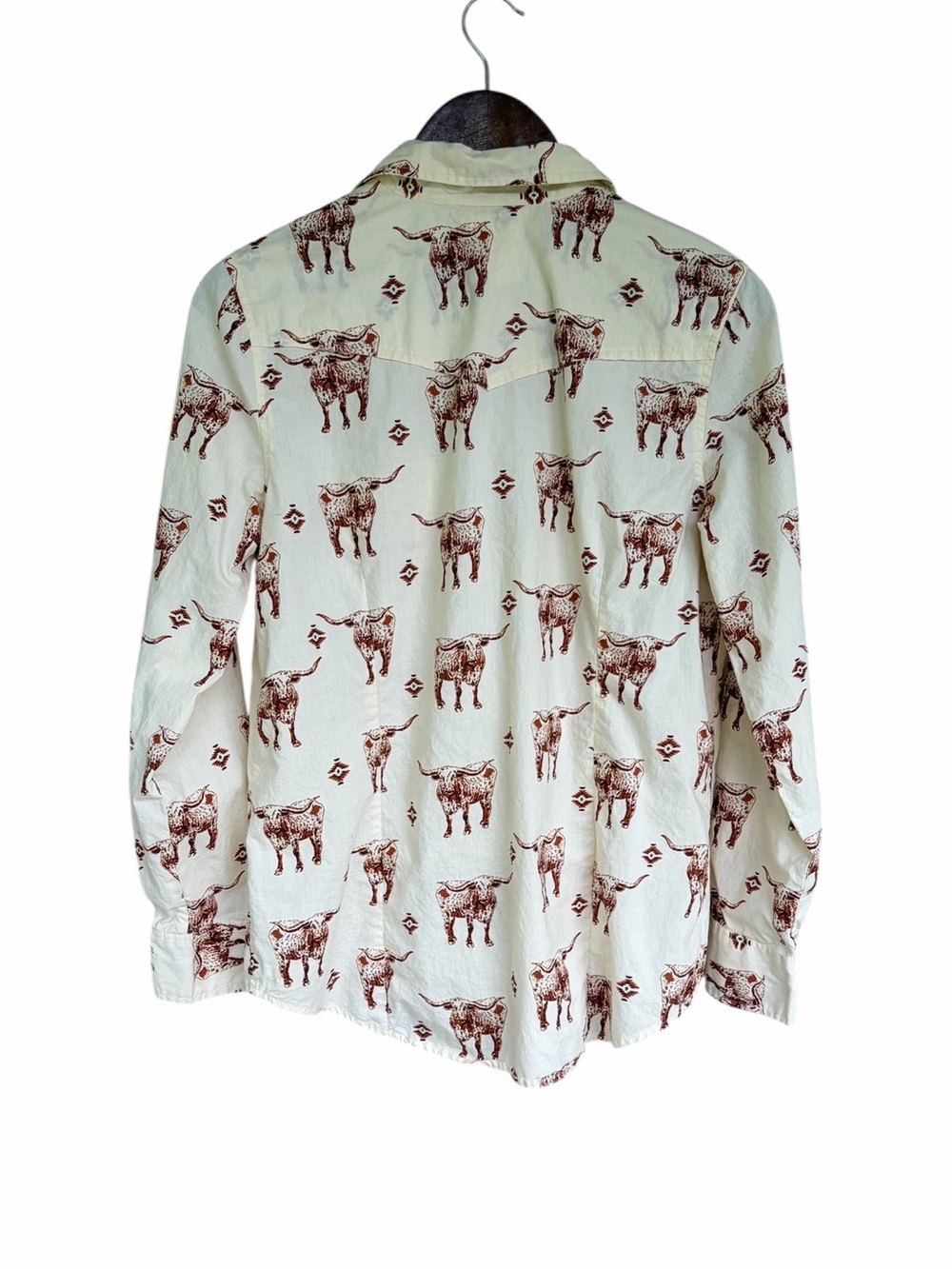 Cotton & Rye Women’s Longhorn Steer Print Pearl Snap Shirt - Picture 3 of 4